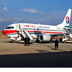青岛机场货运航空快运业稳步发展的原因是什么？
